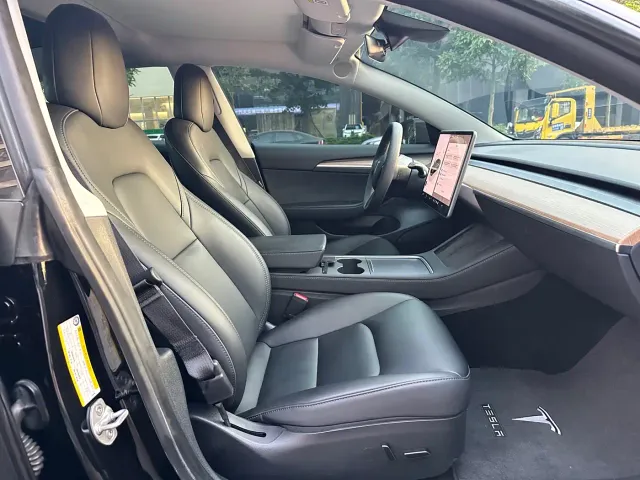 Tesla Model 3 — Фото автомобиля 7
