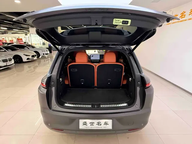 Li Auto L8 — Фото автомобиля 13