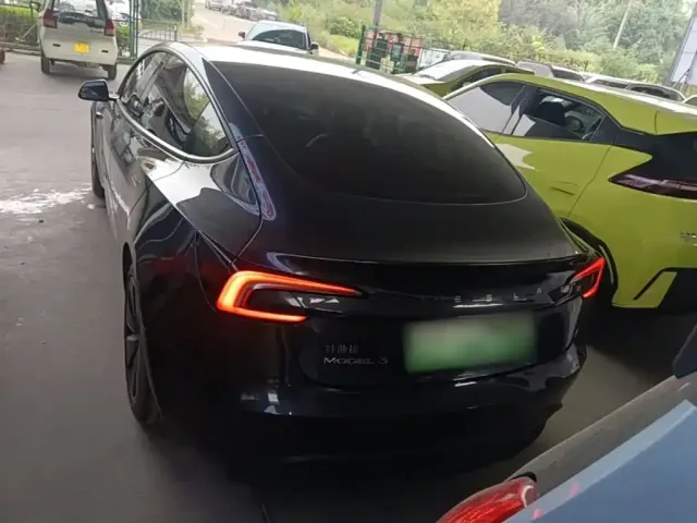 Tesla Model 3 — Фото автомобиля 5