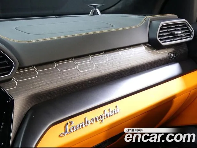 Lamborghini Urus — Фото автомобиля 16