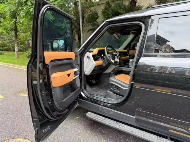 Land Rover Defender — Фото автомобиля 14