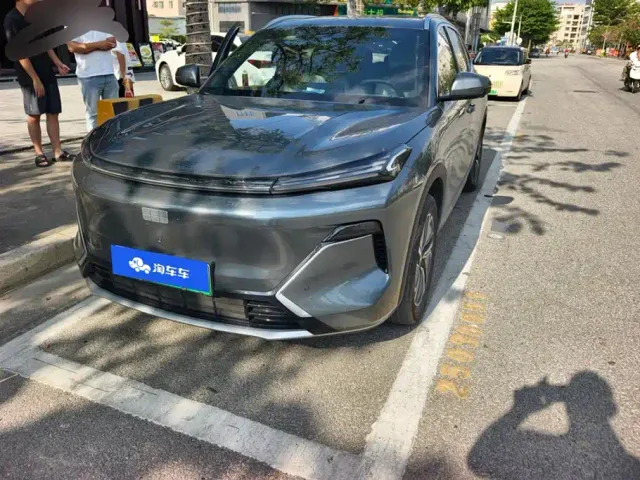 Фотография автомобиля — Geely Galaxy Starship 7 EM-i
