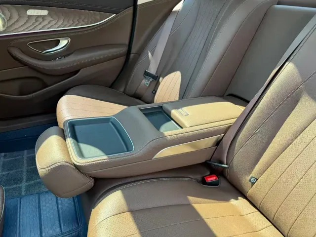 Mercedes-Benz E-Class — Фото автомобиля 15
