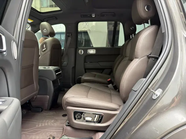 Li Auto L8 — Фото автомобиля 12