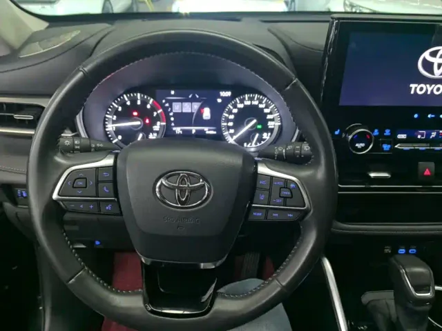 Toyota Highlander — Фото автомобиля 10