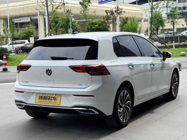 Volkswagen Golf — Фото автомобиля 7