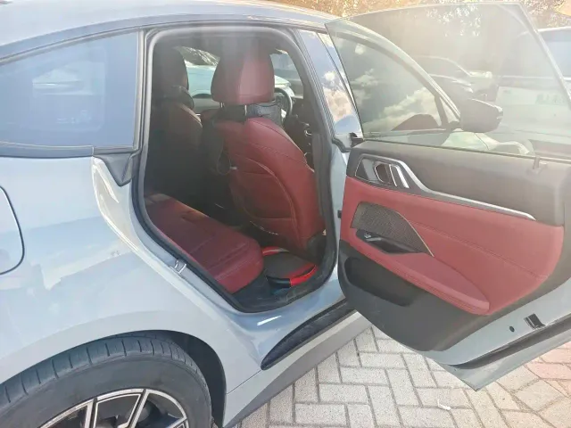 BMW i4 — Фото автомобиля 5