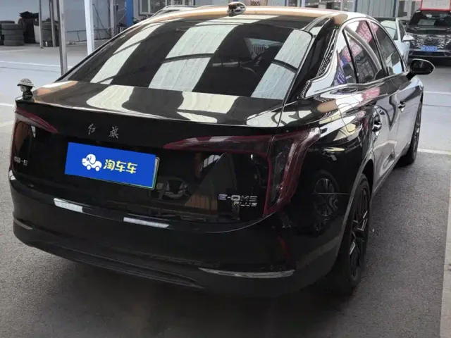 Hongqi E-QM5 — Фото автомобиля 3