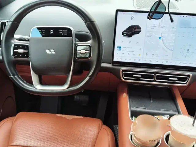 Li Auto L8 — Фото автомобиля 12