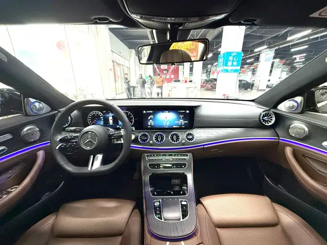 Mercedes-Benz E-Class — Фото автомобиля 12