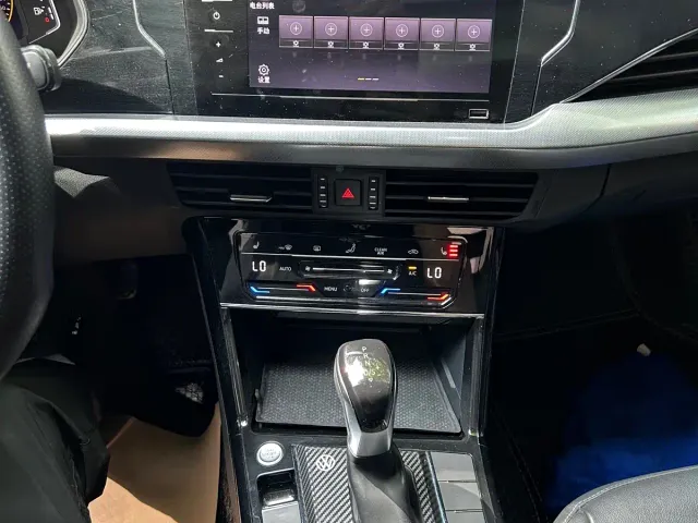 Volkswagen Passat — Фото автомобиля 10
