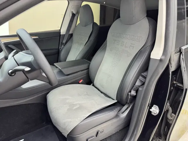 Tesla Model Y — Фото автомобиля 11