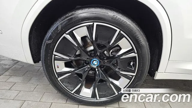 BMW iX3 — Фото автомобиля 5