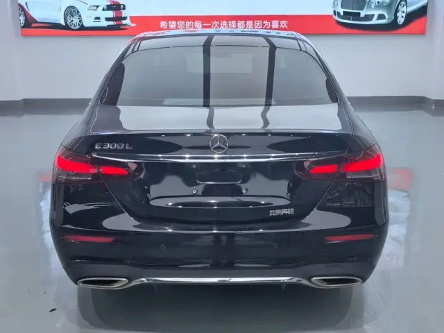 Mercedes-Benz E-Class — Фото автомобиля 4