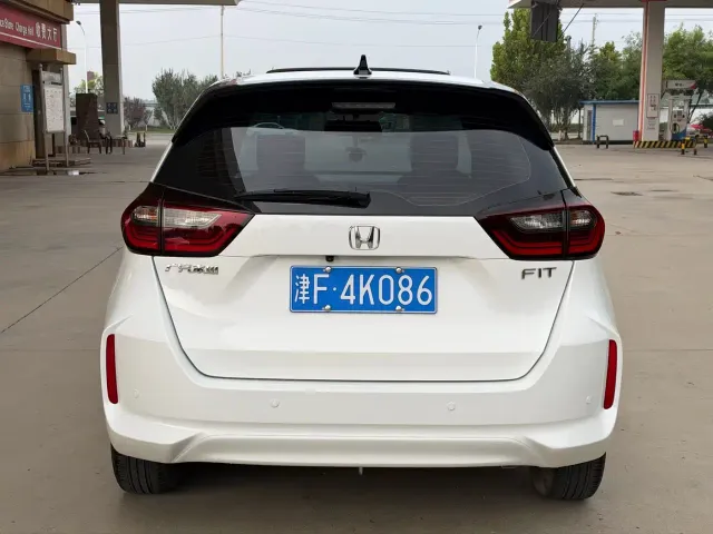 Honda Fit — Фото автомобиля 5