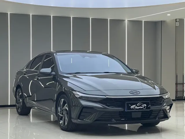 Hyundai Elantra — Фото автомобиля 3