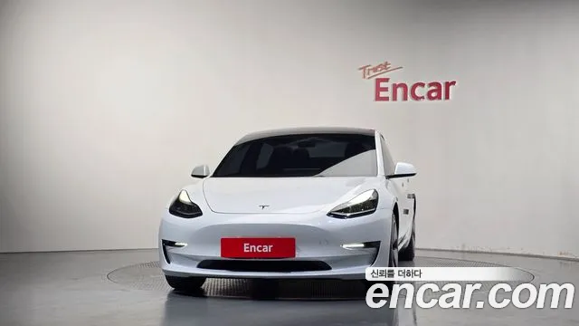 Tesla Model 3 — Фото автомобиля 3