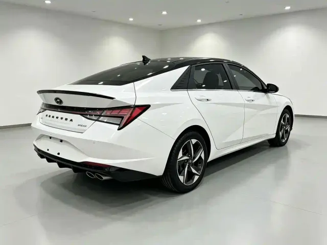 Hyundai Elantra — Фото автомобиля 3