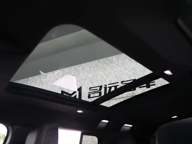 Land Rover Defender — Фото автомобиля 15