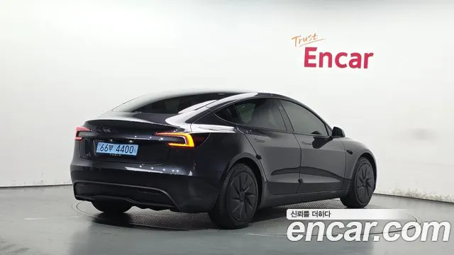 Tesla Model 3 — Фото автомобиля 2