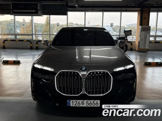 Фотография автомобиля — BMW 7 Series G70