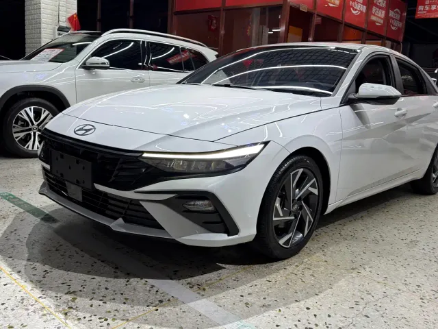 Фотография автомобиля — Hyundai Elantra
