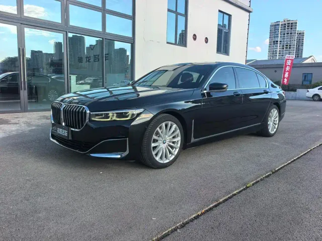 Фотография автомобиля — BMW 7 Series