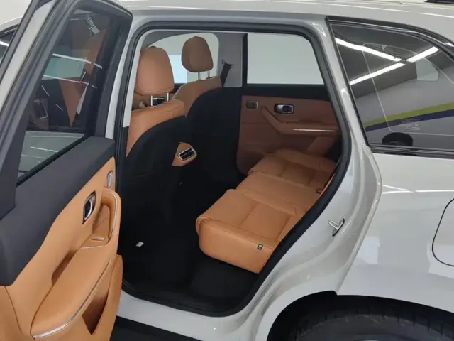 Leapmotor C10 — Фото автомобиля 11