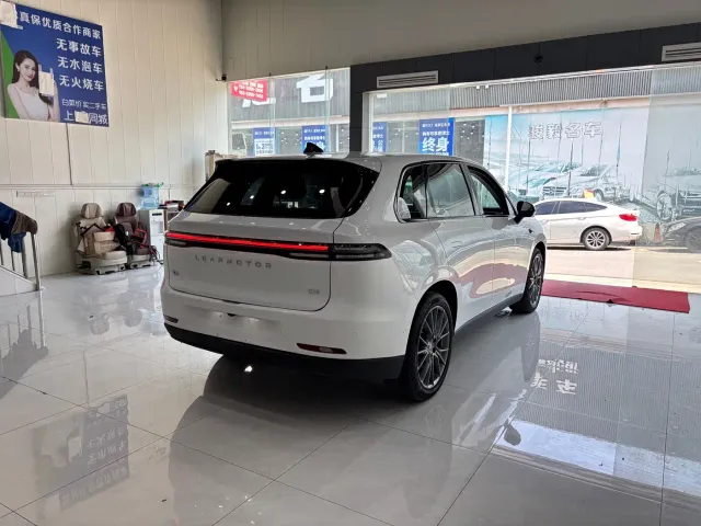 Leapmotor C10 — Фото автомобиля 6