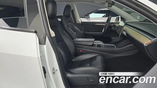Tesla Model Y — Фото автомобиля 26