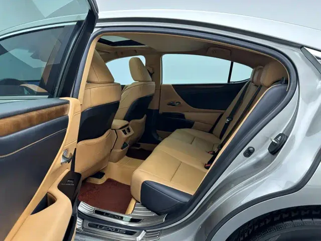 Lexus ES — Фото автомобиля 19