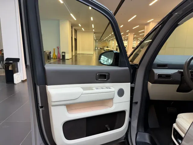 Li Auto MEGA — Фото автомобиля 10