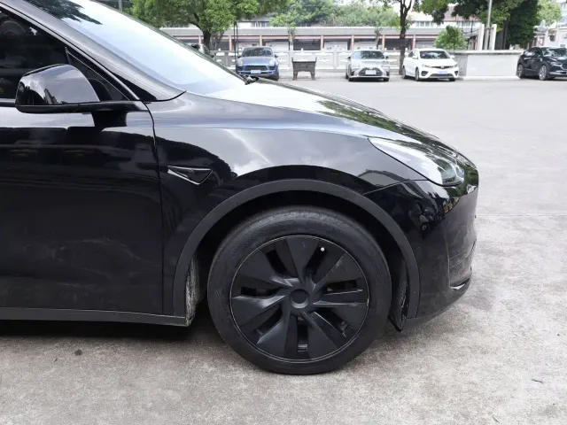 Tesla Model Y — Фото автомобиля 15
