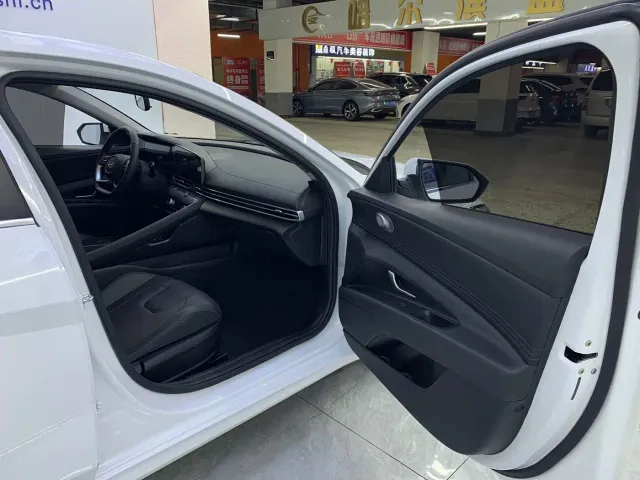Hyundai Elantra — Фото автомобиля 16