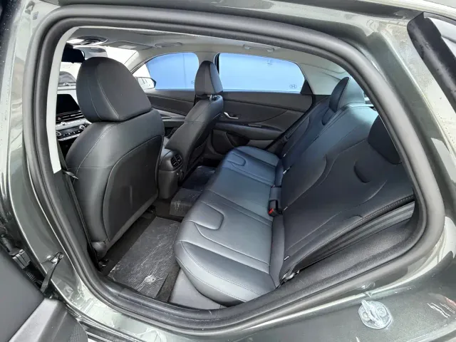 Hyundai Elantra — Фото автомобиля 15