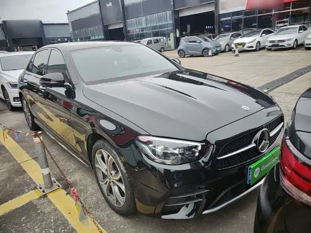 Mercedes-Benz E-Class — Фото автомобиля 3