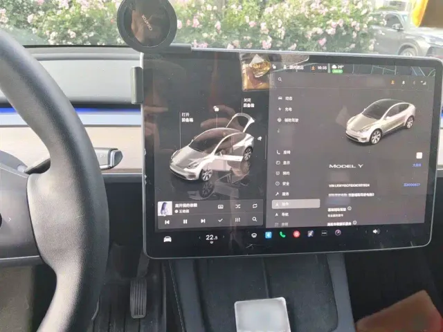Tesla Model Y — Фото автомобиля 5