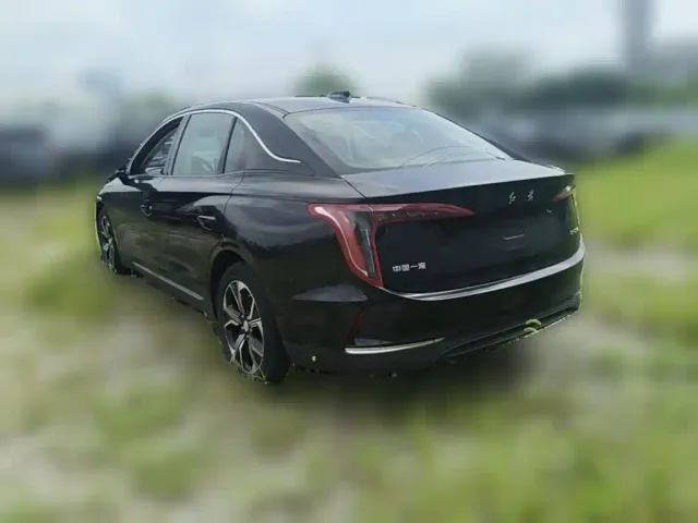 Hongqi E-QM5 — Фото автомобиля 6