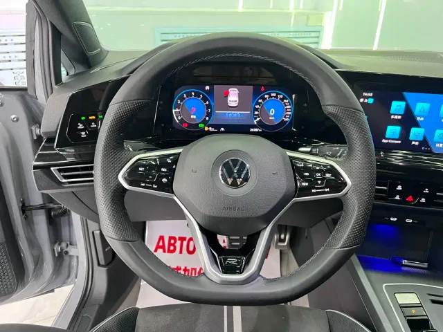 Volkswagen Golf — Фото автомобиля 13
