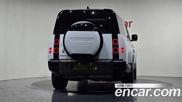 Land Rover Defender — Фото автомобиля 4