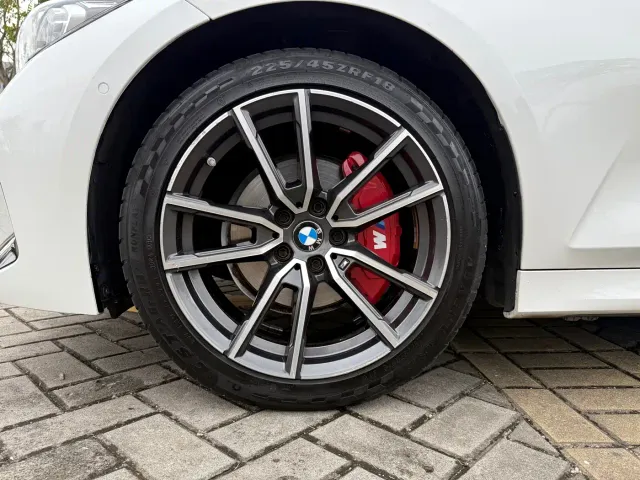 BMW 3 Series — Фото автомобиля 5