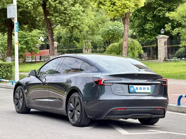 Tesla Model 3 — Фото автомобиля 6