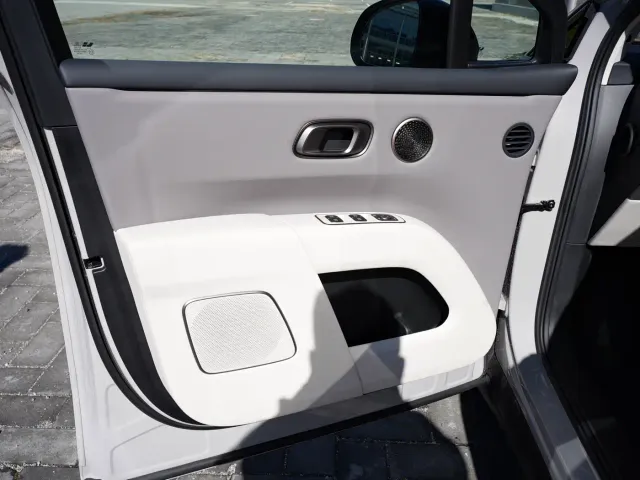Li Auto i8 — Фото автомобиля 12