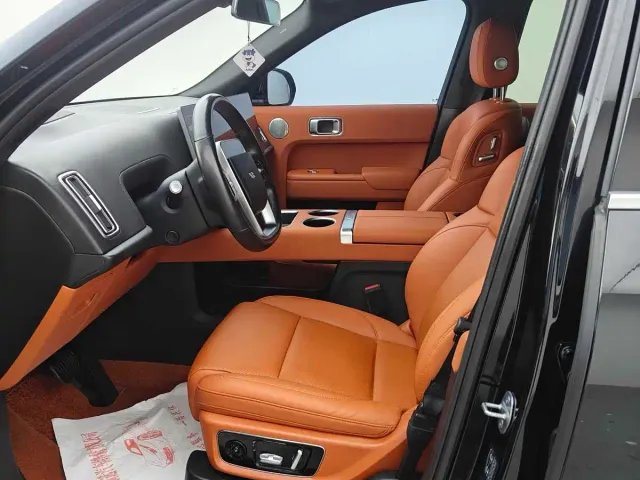 Li Auto L8 — Фото автомобиля 4