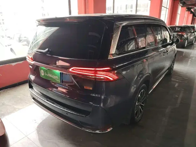 Roewe iMAX8 — Фото автомобиля 6