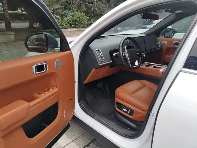 Li Auto L7 — Фото автомобиля 15