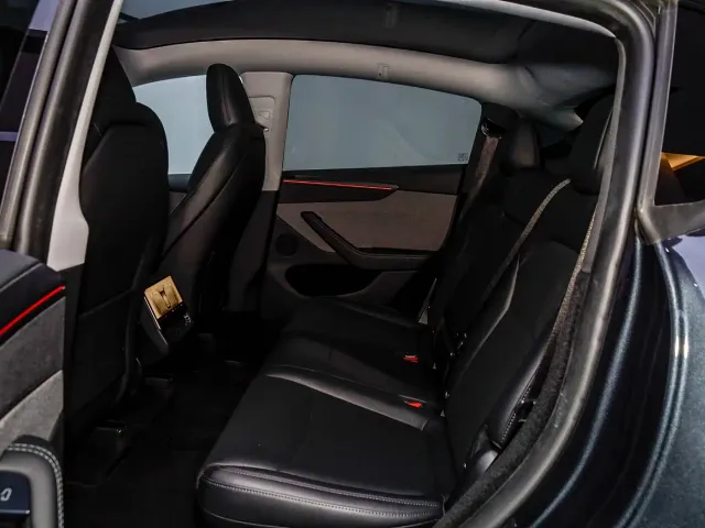 Tesla Model Y — Фото автомобиля 20
