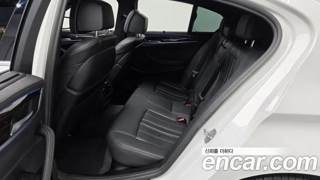 BMW 5-Series — Фото автомобиля 12