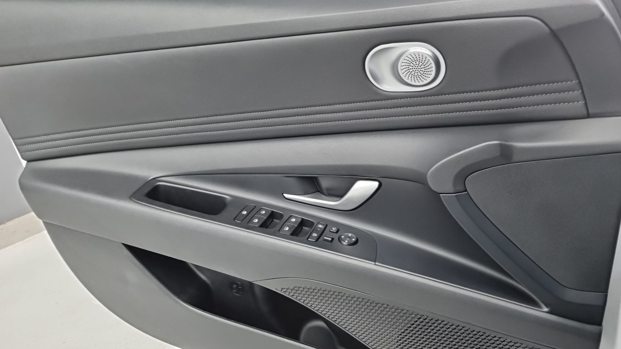 Hyundai AVANTE Новый Avante (CN7) — Фото автомобиля 16