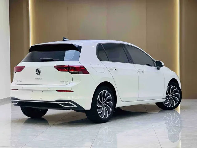 Volkswagen Golf — Фото автомобиля 3